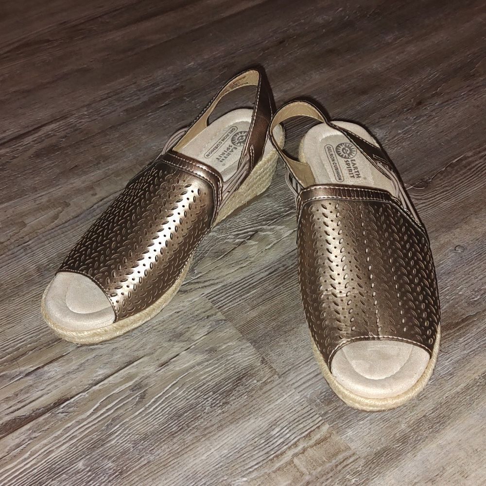 Earth Spirit Womens Sandals 2.5" Wedge Woven Heels Gold Fx Leather Slingbk Sz 8